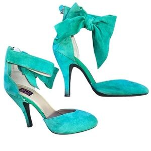 Mojo Moxy Green Suede Leather Stiletto Heels with Bow, Size 9